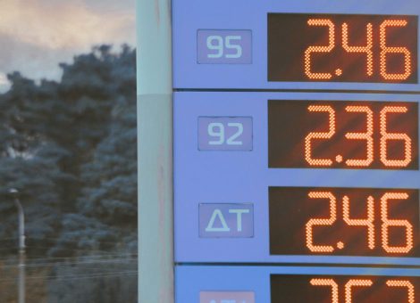 Fuel pricing by exception: When do analysts actually analyze?