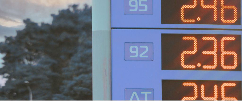 Fuel pricing by exception: When do analysts actually analyze?