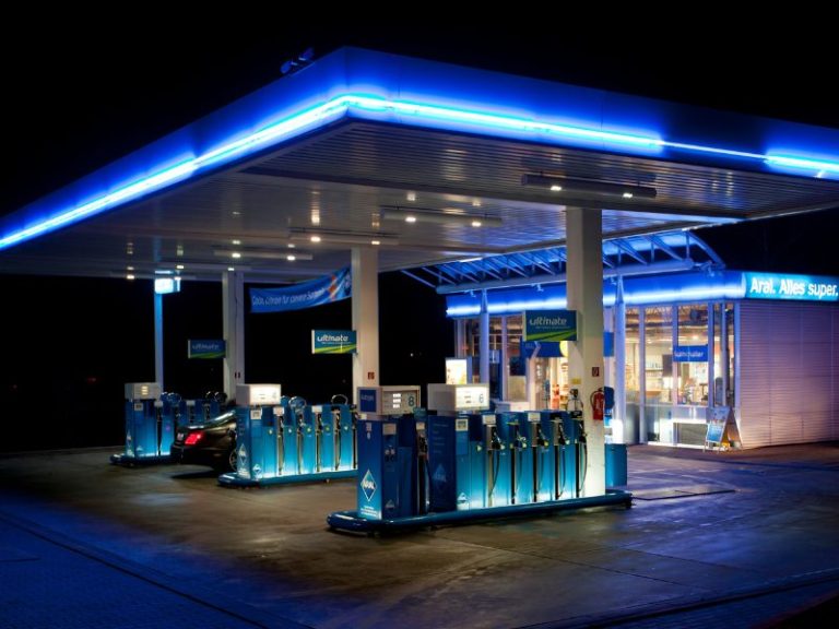Is manual fuel pricing being replaced by AI mobile image