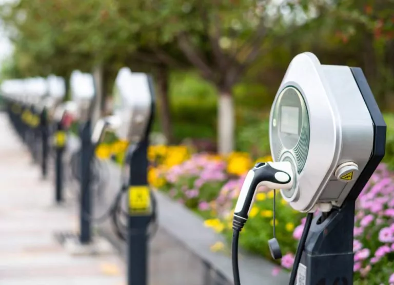 The EV charger pricing challenge. How to price EV chargers. Lister image